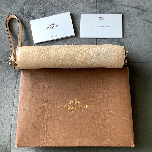 Coach Nude wallet. Used twice. Amazing condition - Picture 5 of 7